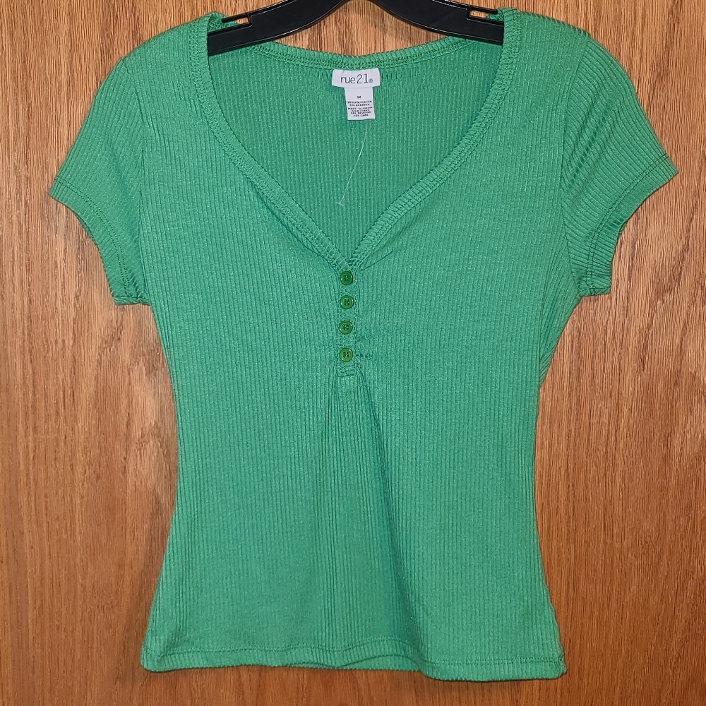 Rue21 Women's Green Short Sleeve Shirt Top Blouse V-Neck NWT